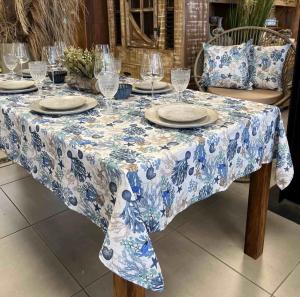 TOALHA DE MESA RETANGULAR OXFORD STRETCH SUPER RETANGULAR 4X0 COR ULTRA-HD EPSON 100% POLIÉSTER COSTURA COM BAINHA / CORES SÓLIDAS | ESTAMPAS EXCLUSIVAS | PERSONALIZADAS FRETE GRÁTIS NAS COMPRAS ACIMA DE 100,00, CONSULTE AS REGIÕES.